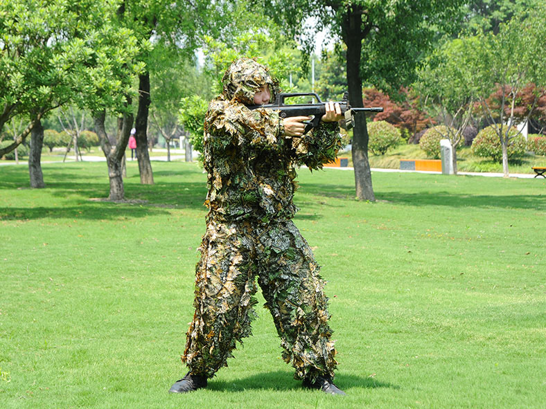 沒有偽裝網的陣地，很容易暴露